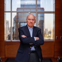 Expresidente del Banco Central advierte sobre el riesgo de Chile de “quedarse pegado en un crecimiento mediocre”