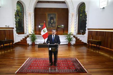 Pedro Tenorio, analista peruano: “Las movilizaciones han jugado un rol decisivo en esta crisis”