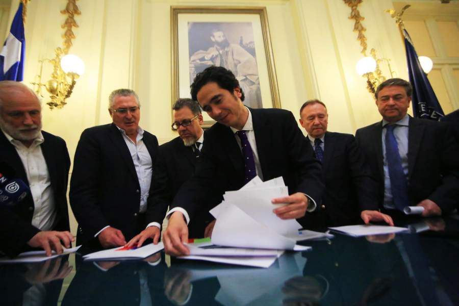 Ministro de Hacienda firma acuerdo con Comisión de Hacienda Reforma Tributaria