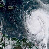 Huracán María sube a categoría 3 y se acerca a zonas ya devastadas por Irma