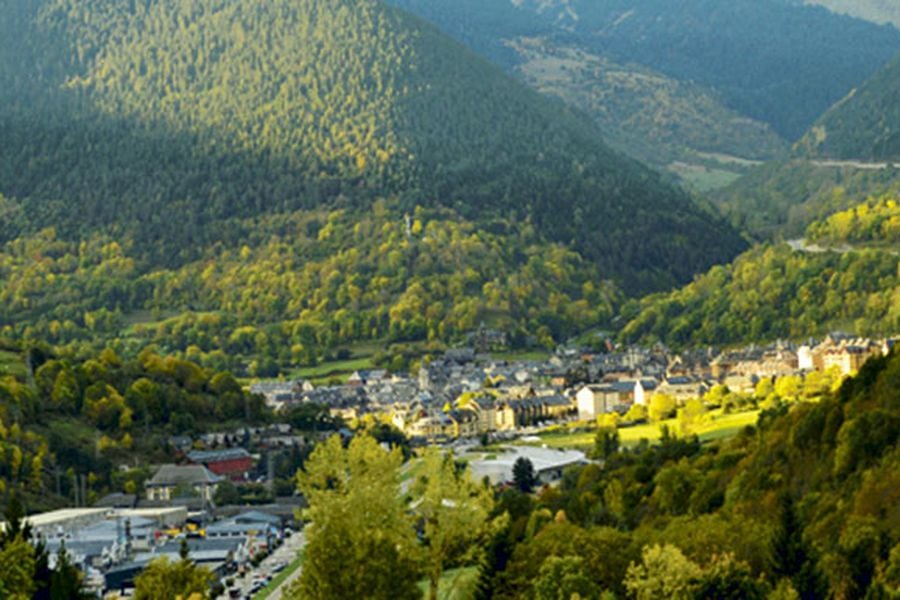 the-town-of-vielha-is-seen-in-the-val-dara-39358140