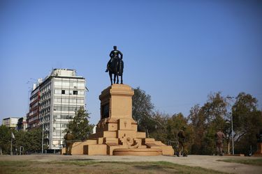 La instrucción de Martínez y un nuevo lugar para el monumento: cómo se gestó el polémico mensaje del Ejército tras los desmanes en Plaza Italia