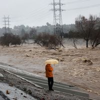 Río atmosférico genera lluvias torrenciales y vientos feroces en California 