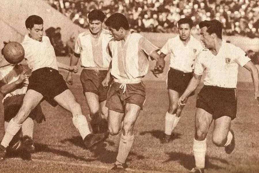 Una imagen de un enfrentamiento histórico entre Colo Colo y Magallanes (Foto: Pedro Rodríguez)