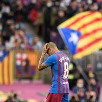 Barcelona saca a Dani Alves de la lista de ‘futbolista leyenda’ del club