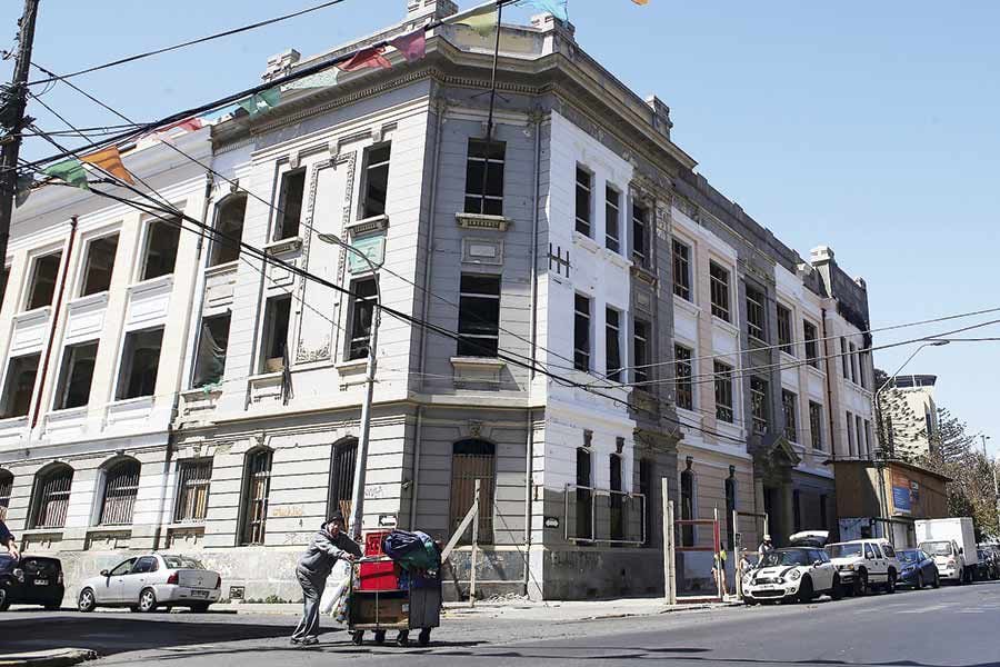 Escuela Ramón Barros Luco 10 años de una espera La Tercera
