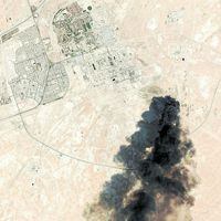 Arabia Saudita muestra daños en instalaciones atacadas
