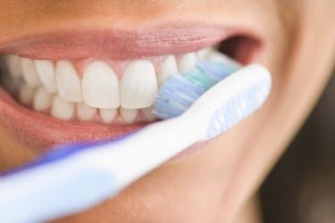¿Cuál es la mejor forma de cepillarse los dientes?