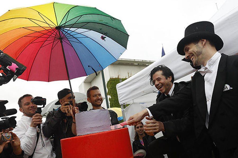 PARLAMENTO ALEMÁN APRUEBA LA LEGALIZACIÓN DEL MATRIMONIO HOMOSEXUAL