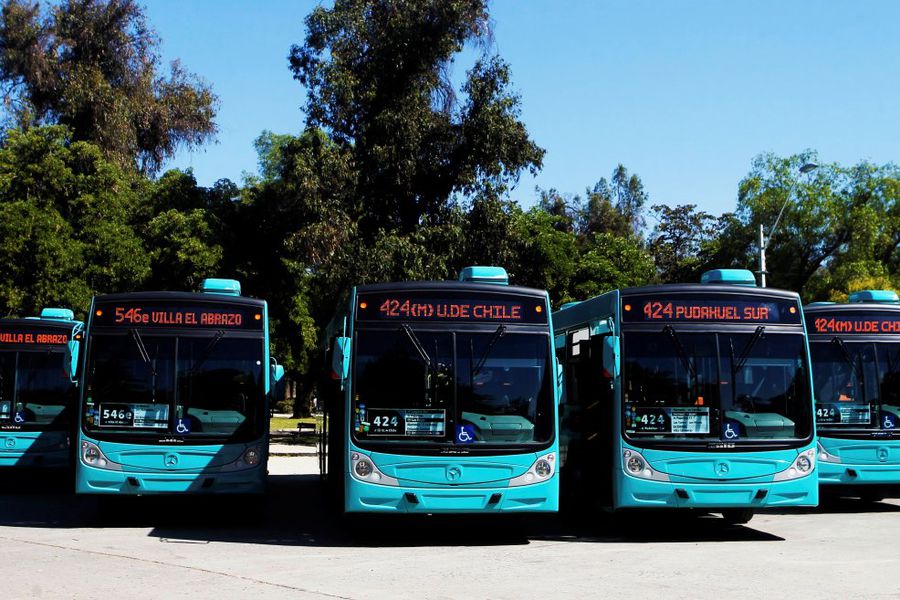 Ministro de Transportes dio a conocer los nuevos buses de la empresa Metbus