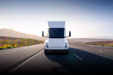 El futurista camión eléctrico Tesla Semi por fin será realidad
