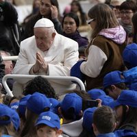 Papa Francisco recibiría alta mañana y estaría presente en celebración de Domingo de Ramos