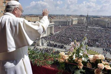 Papa Francisco denuncia a "regímenes opresivos" en mensaje Urbi et Orbi