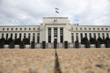 Desde la Fed apuntan que las tasas deben seguir subiendo para frenar inflación