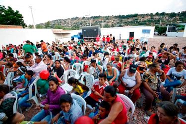 Venezuelan immigrants gather in Cucuta