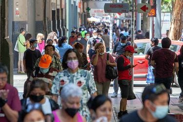 Metropolitana registra el número de casos nuevos más alto a nivel nacional desde el inicio de la pandemia y siete regiones marcan récord de contagios