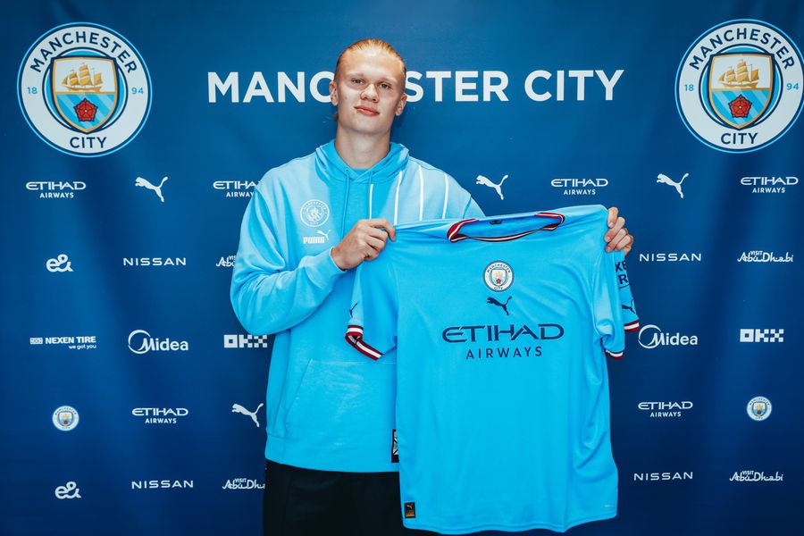 Erling Haaland se transformó oficialmente en el nuevo atacante del Manchester City.