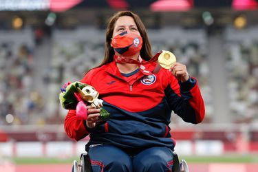 Francisca Mardones luce su medalla de oro