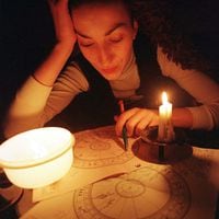 Registro Civil y explosivo interés en partidas de nacimiento para carta astral: ¿Por qué la vigencia de la astrología pese a la falta de evidencia científica?