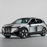 BMW presenta tecnología que permite al automóvil cambiar de color en un par de segundos