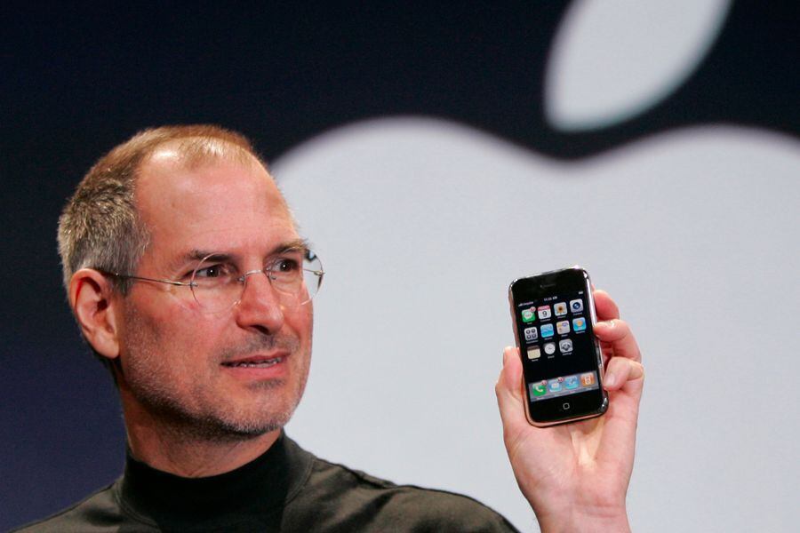 Diez años del primer iPhone, el teléfono que cambió las reglas de la