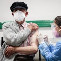 Bolsa de Santiago cierra la semana con ganancias apuntalada por exitoso proceso de vacunación