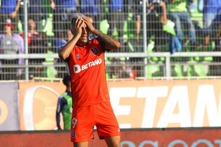 Leandro Fernández se lamenta por el gol anulado a Universidad de Chile. Foto: Manuel Lema/AgenciaUNO