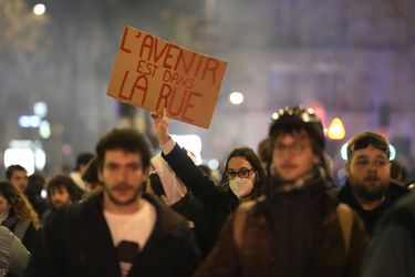 Francia: nueva jornada de protestas contra la reforma de pensiones deja 122 detenidos en París