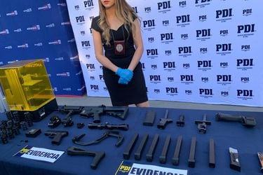 Confeccionaban piezas de armas de fuego en impresoras 3D: PDI detiene a cuatro personas por infracción a la Ley de Armas