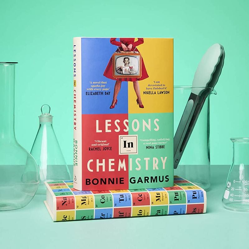 Una de las portadas de Lecciones de química, novela de Bonnie Garmus (Amazon)