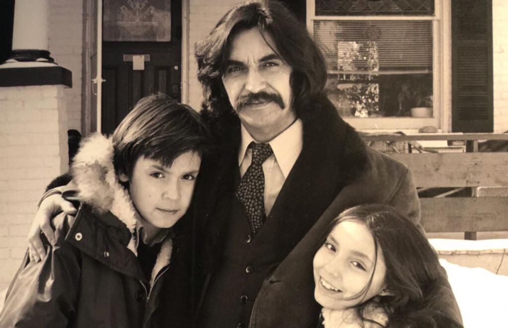 Ángel Parra junto a sus hijos, "Angelito" y Javiera.