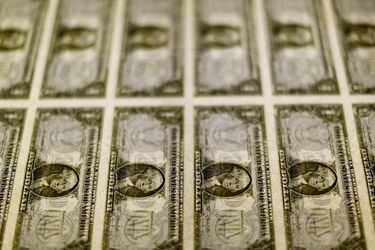 El dólar se acerca a los $890 en jornada marcada por menor apetito por el riesgo tras señales de la Fed