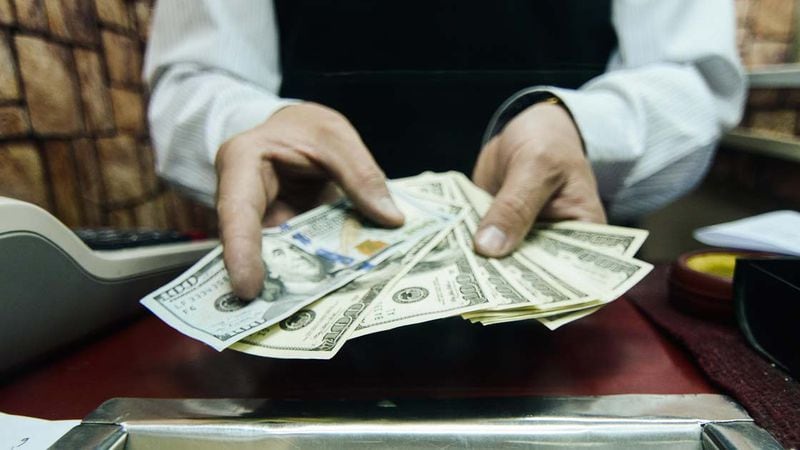 Dólar quiebra los $800 por primera vez desde el inicio de la crisis del coronavirus
