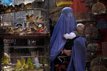 ONU asegura que “no cerrará los ojos” ante castigos a mujeres por no usar el burka en Afganistán