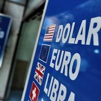 Hasta $70 de sobreprecio respecto al dólar: el castigo al peso chileno por factores políticos e internacionales