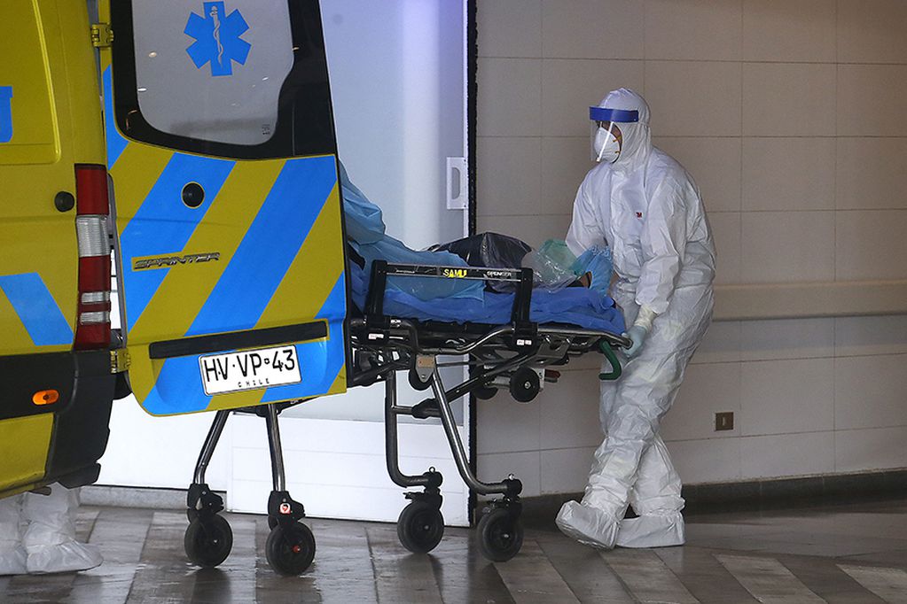 05 de Marzo de 2020/TALCAPersonal del hospital regional de Talca, trasladan a un nuevo paciente sospechoso de portar Coronavirus.FOTO: CRISTOBAL ESCOBAR/AGENCIAUNO
