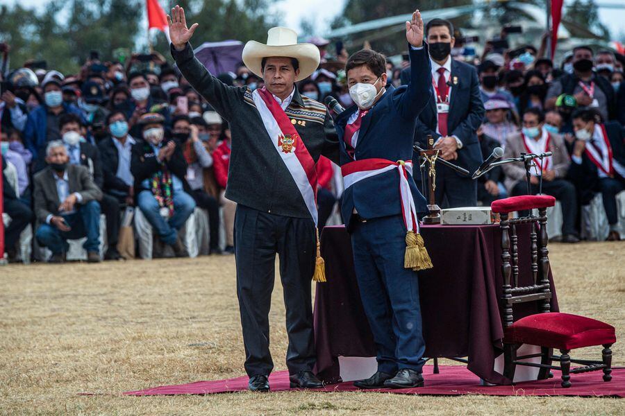 Perú: Pedro Castillo designa a Guido Bellido como jefe de gabinete - La  Tercera