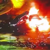 Día del Joven Combatiente: encapuchados incendian dos vehículos y disparan contra Carabineros en PAC