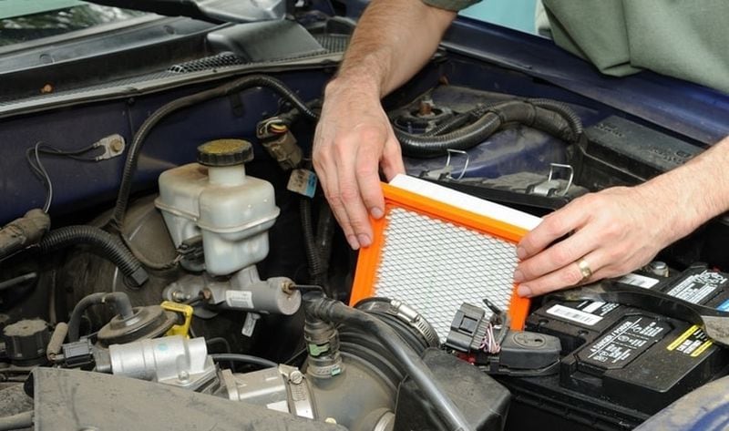 Aprende a cambiar el filtro del aire acondicionado de tu auto en casa - RTT