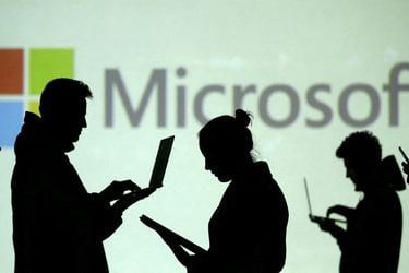 Microsoft recorta previsiones trimestrales por el impacto adverso del dólar