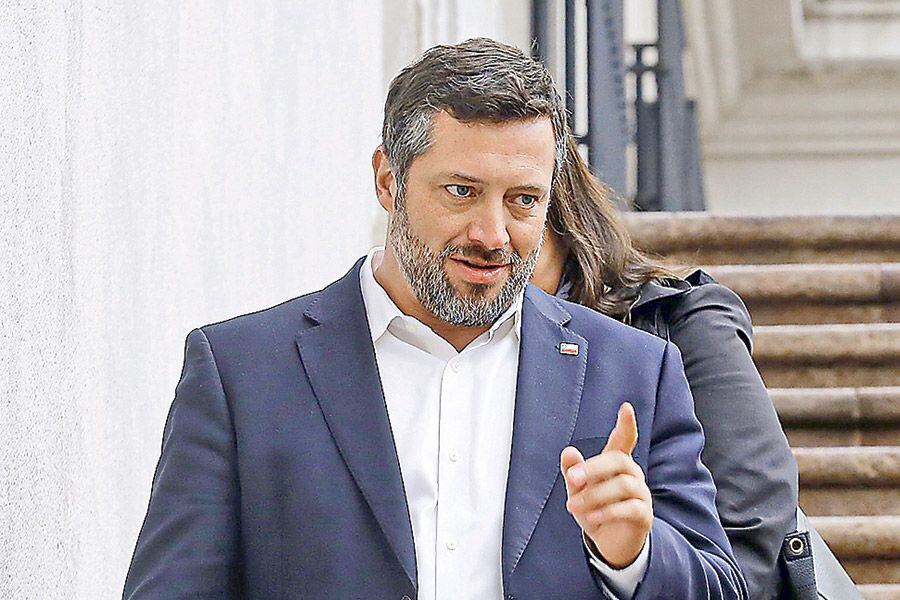 El entonces vicepresidente de Corfo, Sebastián Sichel, llegó a Desarrollo Social.