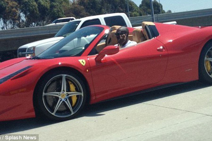 Kobe-Bryant-Ferrari-548-Italia-TMZ-