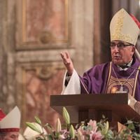 Arzobispo de Santiago explica por qué respondió a antiguo tuit de delegada RM: “Incita al odio”