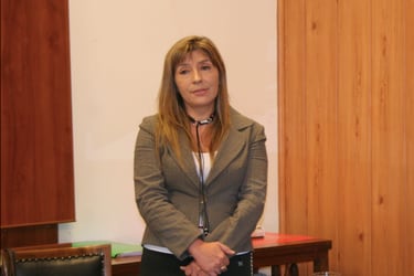 Quién es Carmen Gloria Daneri, la exdirectora (S) de Migraciones apuntada por el gobierno como responsable del error de la ministra Siches