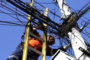 Retiro de cables electricos en la comuna de Recoleta