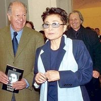 Arte y política, la historia de las dos únicas visitas de Yoko Ono a Chile