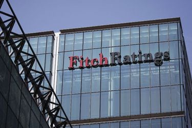 Fitch mantiene clasificación de riesgo de Chile con perspectiva estable para el futuro