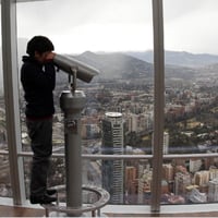 Mirar la gran urbe desde el barrio: cómo rescatar la calidad de vida en Santiago