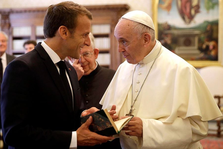 Emmanuel Macron Papa Papa Francisco y Emmanuel Macron abordaron crisis migratoria durante su