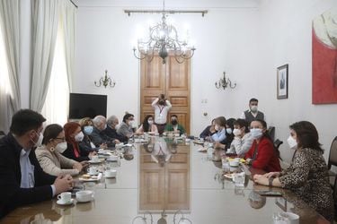 Partidos sostienen primer encuentro con el nuevo comité político y ministra Tohá iniciará ronda de reuniones con las colectividades oficialistas